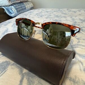 Ray-Ban Classic Tortoise Sunglasses with Green Lenses